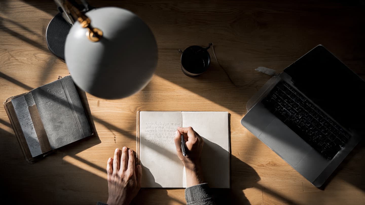 Proper desk lamp positioning to reduce glare